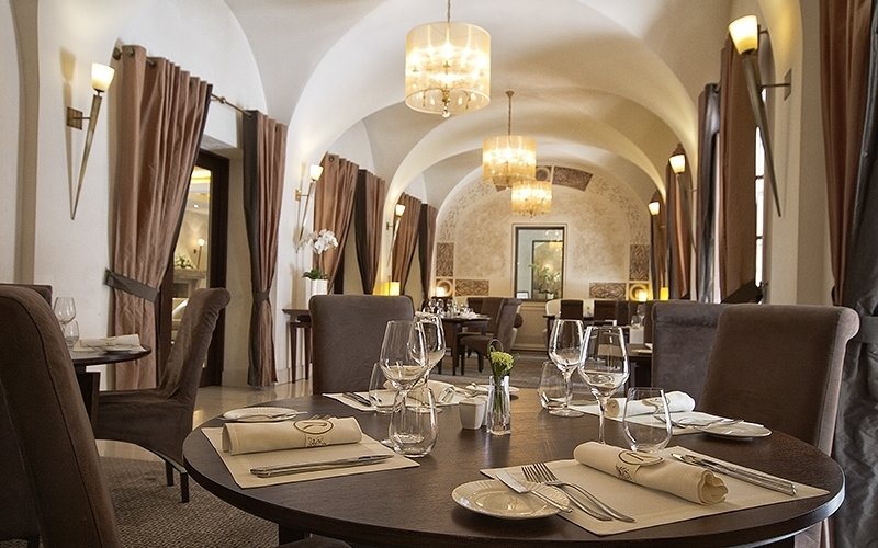 THE BEST HOTEL RESTAURANT OF 2014 IN MAMAISON HOTEL LE REGINA WARSAW